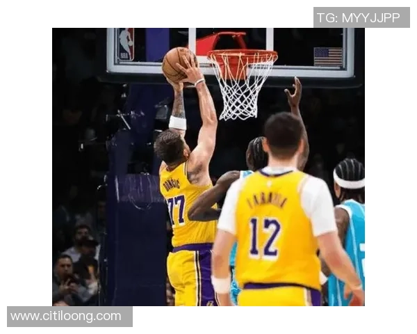 湖人对阵黄蜂精彩回顾12月16日全场比赛录像分析与亮点总结